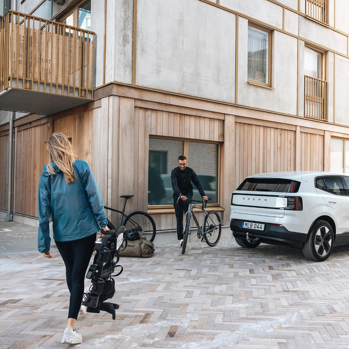 Thule Outpace – beladen am Fahrzeug